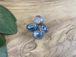 Aqua aura trommelsteen