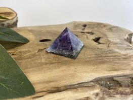 Mini orgoniet piramide met Amethist