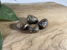 Boulder Opaal trommelsteen