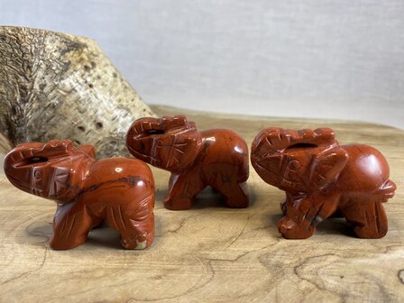 Rode jaspis olifantje