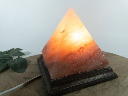 Himalaya zoutlamp piramide oranje