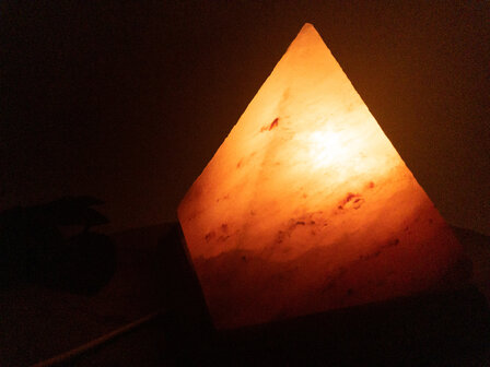 Himalaya zoutlamp piramide oranje