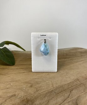 Larimar hanger