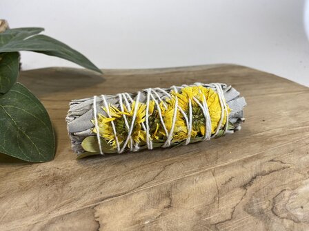 Witte Salie met zonnebloem smudge stick