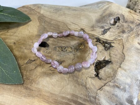 Rozekwarts trommelsteen armband