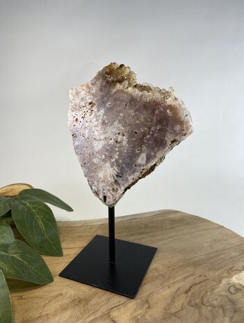 Roze Amethist op standaard 3