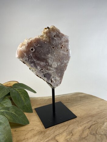Roze Amethist op standaard 3