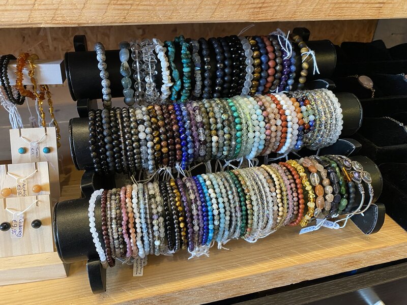 Uitgebreid assortiment armbanden