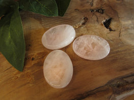 Rozekwarts duimsteen Rozekwarts duimsteen