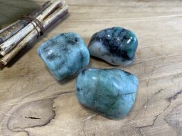 Smaragd trommelsteen M Smaragd trommelsteen M