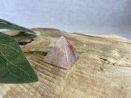 Hematietkwarts piramide 28/30mm Hematietkwarts piramide 28/30mm