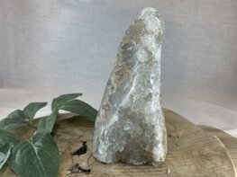 Agaat met bergkristal cluster Agaat met bergkristal cluster