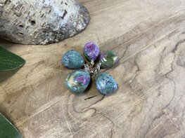 Robijn in Fuchsiet hanger Robijn in Fuchsiet hanger