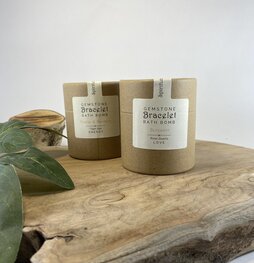 Bad bruisbal met edelstenen armband